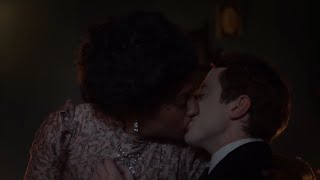 Howards End 1x1: Kiss scene - Joseph Quinn & Rosalind Eleazar