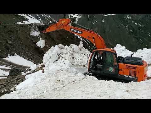 SNOWLION Mechanical Wheel Ice Breaker/Ice-breaking Machine with a Collection Shovel 7.87ft - WA24R