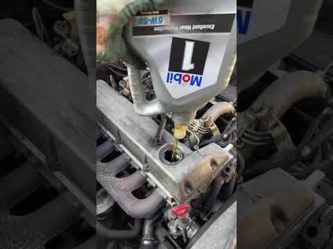 500 000 km and 40 years but still running🏃 #mechanic #repair #mercedes #w124 #classiccar #oilchange