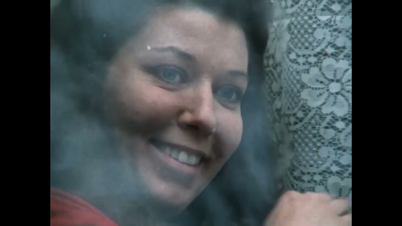 "THREADS"  ("Hilachas") - película británica del año 1984 sobre los efectos de la guerra nuclear