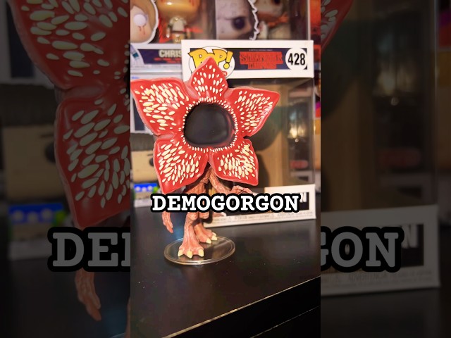 Vídeo relacionado con POP Stranger Things - Figura de vinilo Funko de Demogorgon Blacklight (incluye funda protectora de caja compatible), multicolor, 3.75 pulgadas