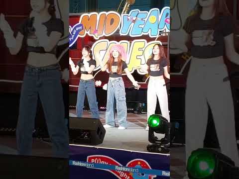[Fancam Ink focus ] Peachyou " U " 25062023 Mid year sales @ Fashion island