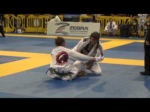 Amanda Loewen vs Leanna Dittrich, Black Belt Adult Female Midlle Final, 2015 Santa Cruz BJJ Pro