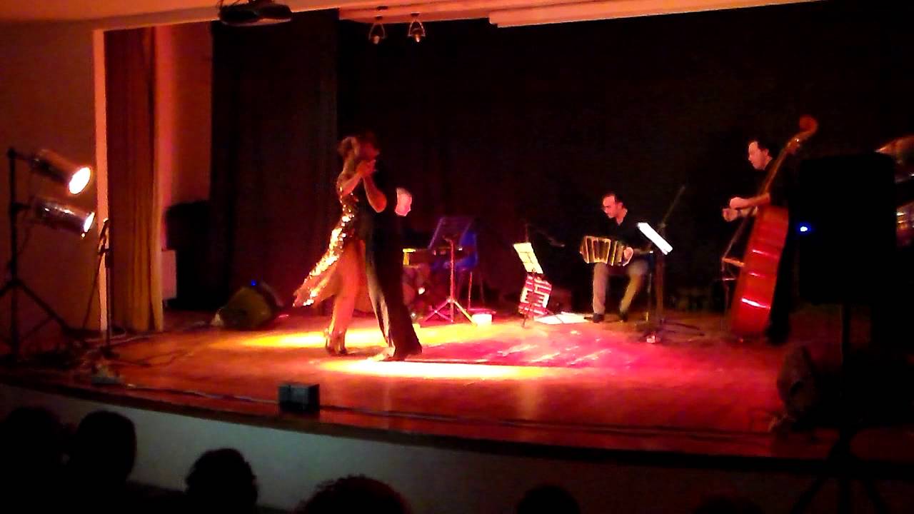 Josè Fernandez y  Martina Waldman - Gallo Ciego