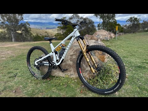 Commencal META SX V5 Pure White in PODIUM GOLD FOX 38 NBD