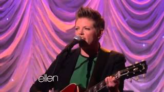 Natalie Maines Performs &#39;Without You&#39;2846