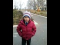Мальчик поёт музыку тока тока 