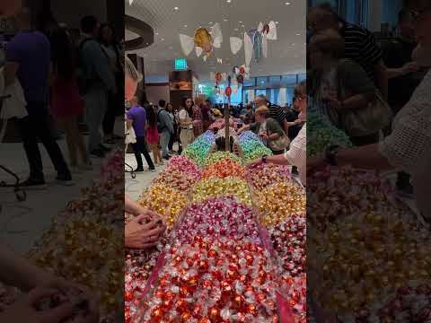 SHOPPING At The LINDT Gift Shop!