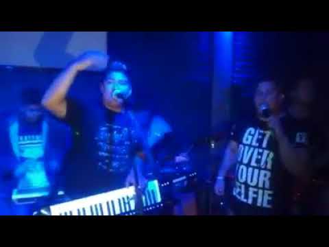 el akople en bahiano bar