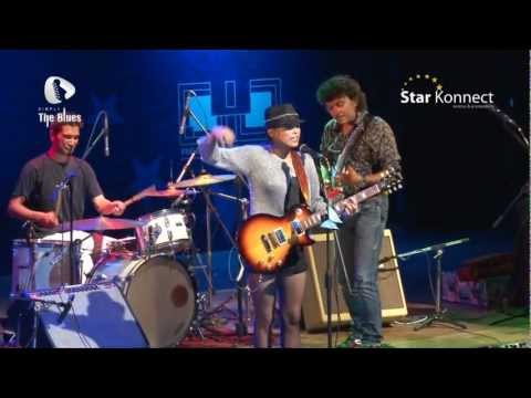 Tipriti Kharbangar of Soulmate from Shillong performing "LIE" live "Simply The Blues", Mumbai, India