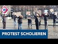 Scholieren demonstreren in Den Haag voor heropening