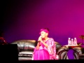 Pedazos del Corazón en Chilpancingo: Solamente Una Vez interpretado por Omara Portuondo.