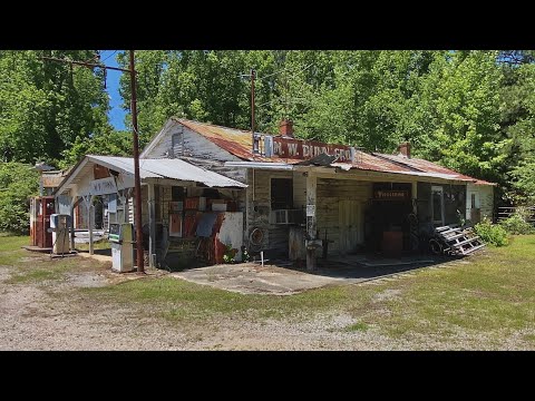 Abandoned Gas Station on the Side of the Road (Vlog #1)