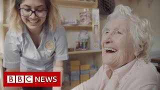 No Reino Unido a "rua sensorial" também tem animais e é projetada para estimular memórias