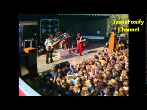 Hurriganes - Hot Wheels (Live) 1976 Rare clip from the show!!!