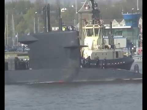 Dutch Submarine HNLMS Walrus leaves the River Tyne 21st April 2014
