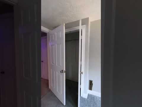 Southside 3 bed / 3 full bathrooms!  Central Air - 1st Floor Laundry property video