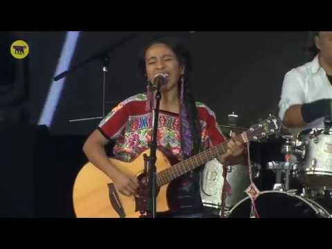 Concierto de Sara Curruchich desde el Zócalo de la Ciudad de México