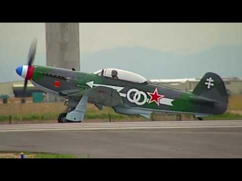 Yak-9 prop fighter  vs  DH Venom Jet  2006