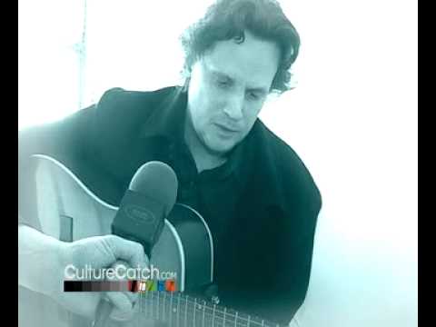 Mark Kozelek of Sun Kil Moon/Red House Painters Exclusive Stairwell Performance,
