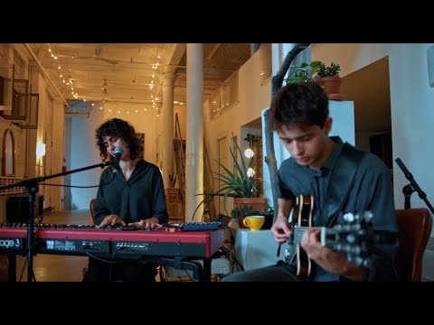 Sarah Rossy - Homecoming (Live at Lucid Lounge)