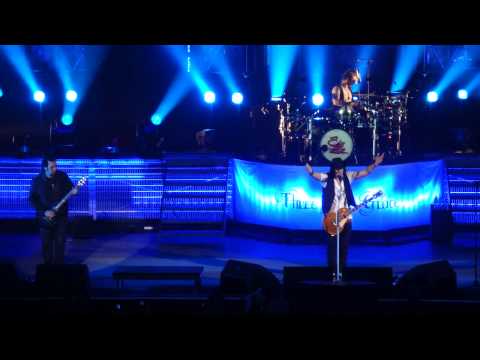 THREE DAYS GRACE LIVE: Bitter Taste (St. Paul, MN- 3/30/10)