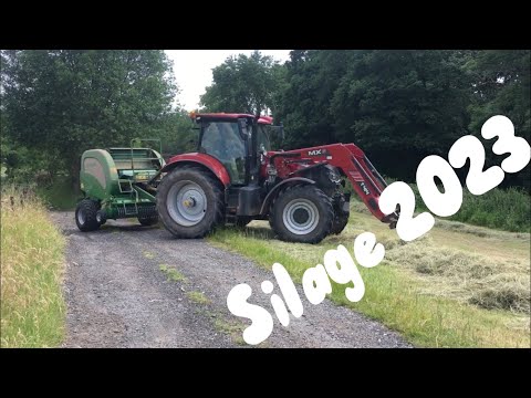 Silage is here 2023 Big case and a little class. how many bales are there????