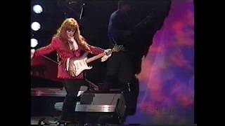 Wynonna interview / Girls With Guitars 1994