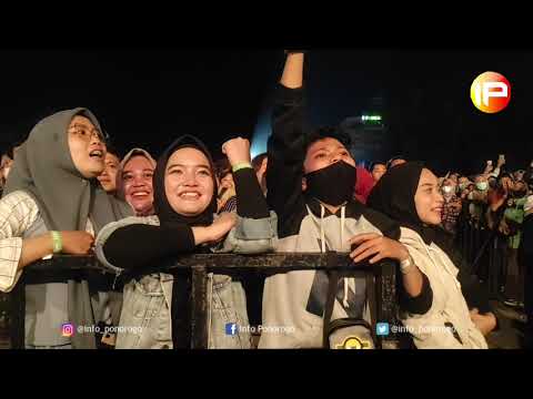 Kotak band Alon-alon wae di Aloon-aloon Ponorogo