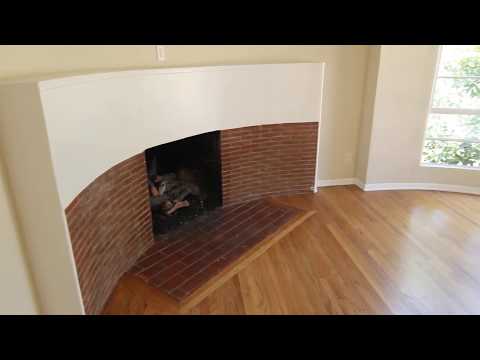 PL8391 - Prime 1940s Beachside Two Bedroom Apartment For Rent!