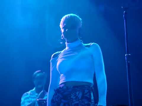 Robyn | U Should Know Better | live Club Nokia, November 17, 2010