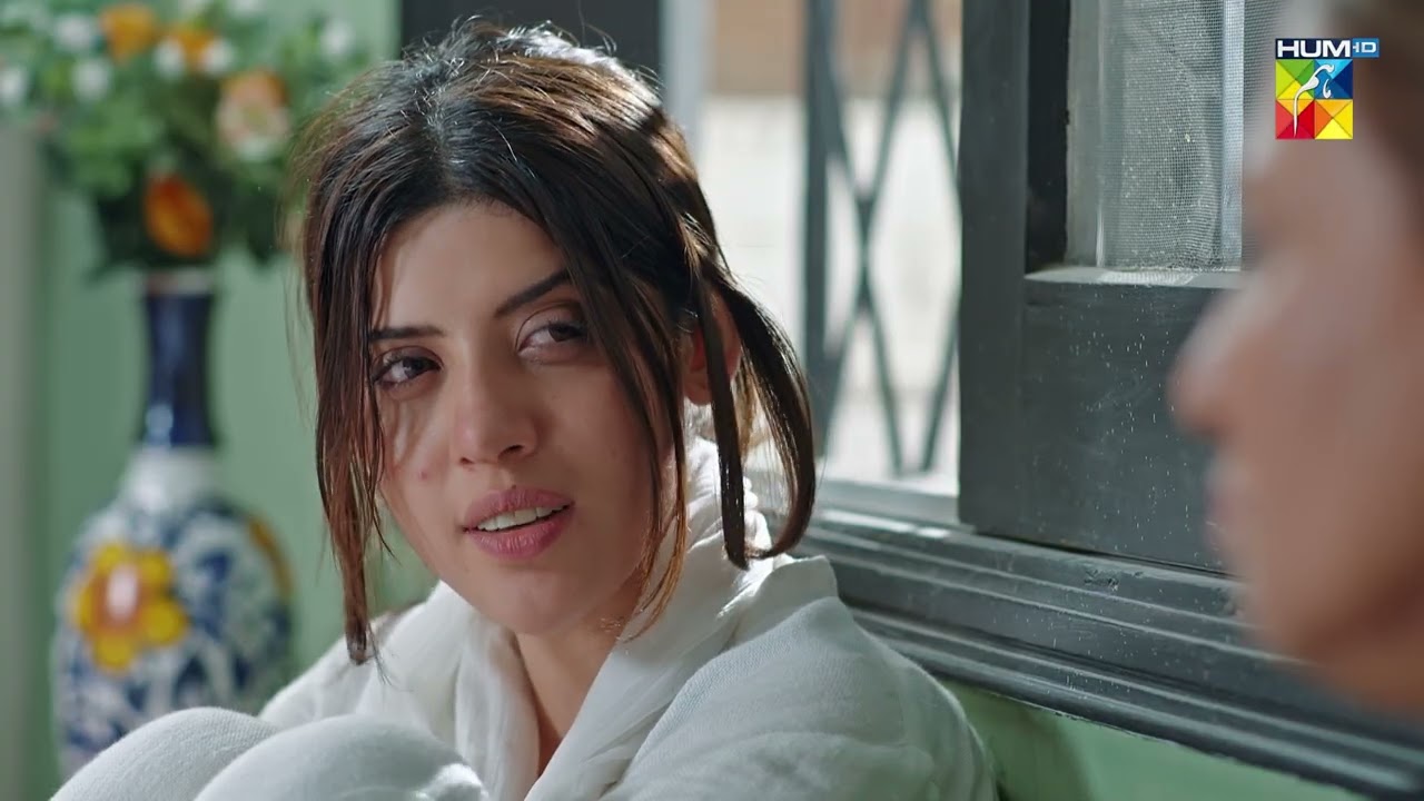 Chup Kar Ke Bethi Reh Amma Warna Jaan Se Mar Dungi Tujhe... #meribahuain - HUM TV