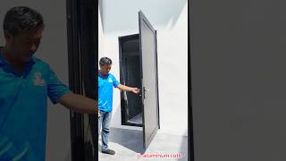 ประตูบานเปิดเดี่ยวแบบทึบ