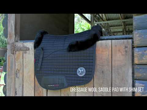 Delzani black dressage saddle pad video – lambswool lining and shim pad system (inside and outside view)