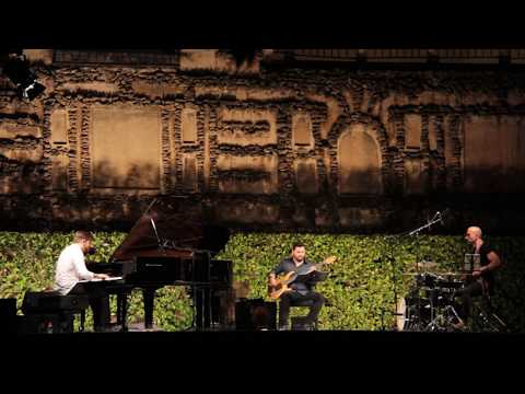 Andrés Barrios Live for Valencia - Kawai Grand Crystal