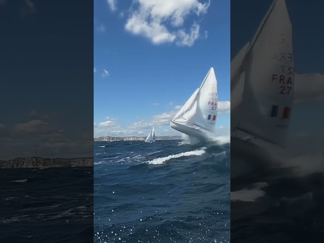 Vídeo relacionado con Learning to Sail: In Dinghies or Yachts