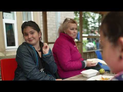 BBC News at Ten - 18th August 2021 (UK PARLIAMENT RECALLED FROM SUMMER RECESS AT FULL CAPACITY)