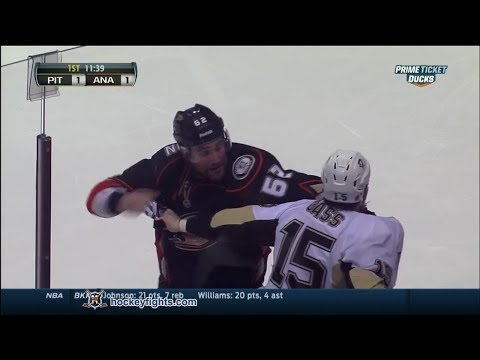 Tanner Glass vs Patrick Maroon Mar 7, 2014