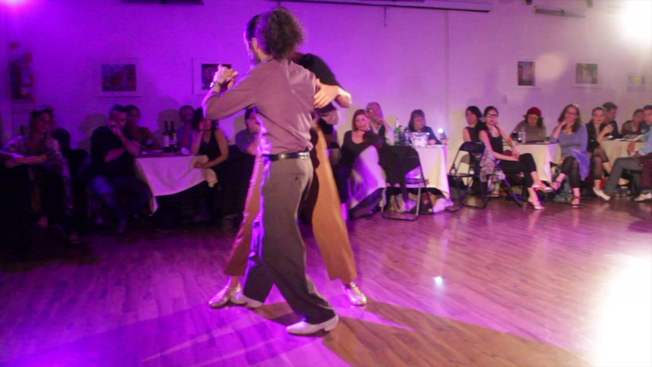 Dos Orillas Práctica de Tango, bailan Katrin Urwitz y Jorge Frias (1/3)