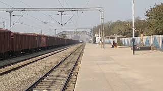 preview picture of video 'Begampura express  Jammu to Varanasi junction 12238  amazing train'