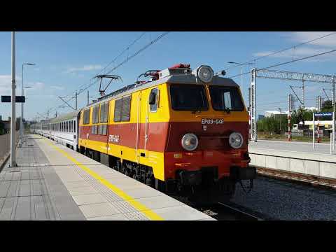 EP09-046 + IC MATEJKO z Przemyśla Gł. do Świnoujścia, mija stację Rzeszów Zachodni 12.07.2019