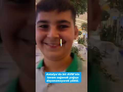 Antalya'da bir AVM'nin tavanı sağanak yağışa dayanamayarak çöktü.