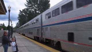 preview picture of video 'Trains at the Oregon City Depot on May 29, 2010'