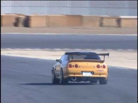 Garage Saurus Nissan Skyline R32 orange - Time Attack