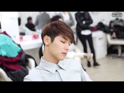 In the CNBLUE Comeback Show waiting room