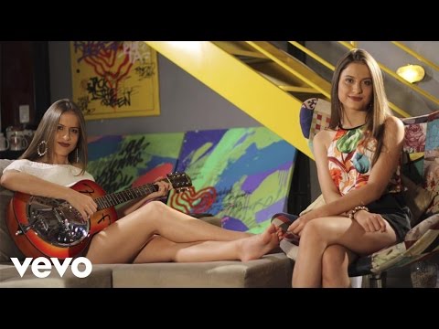 Júlia & Rafaela - Paredes Pintadas (Lyric Video)