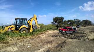 preview picture of video 'al rescate de la 4x4 en Punta Indio'