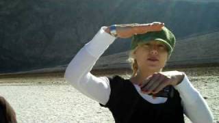 preview picture of video 'Missy and Danielle at Badwater 28 Nov 2008'