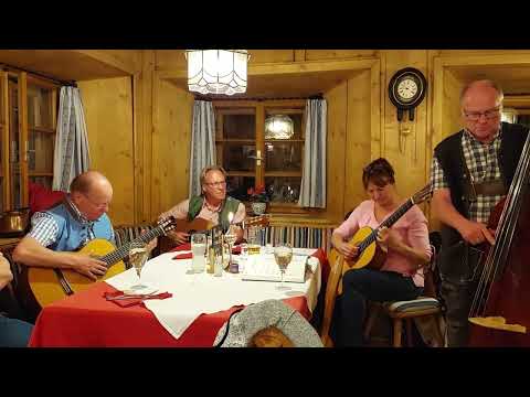Die Gersberg Musi spielt den Walzer für's Liesei