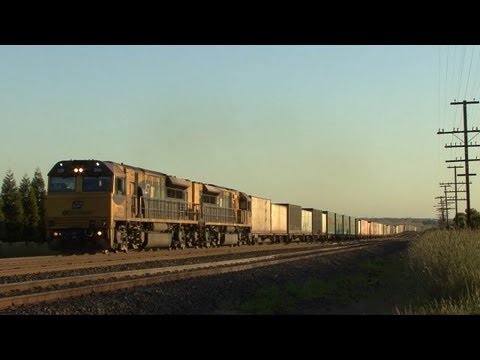 EMD Diesels climb 1 in 50 grade at Beveridge: Australian Trains
